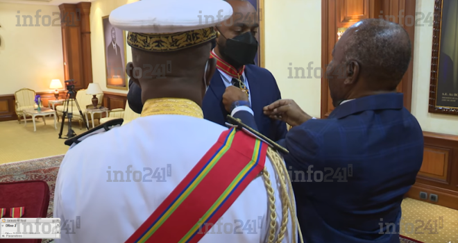 Ali Bongo décore une douzaine de ses collaborateurs dont son fils Noureddin