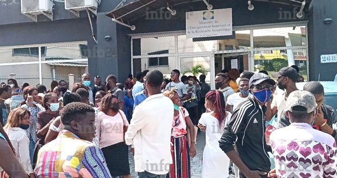 Le gouvernement gabonais renonce enfin à « orienter » les bacheliers en colère à l’ONE