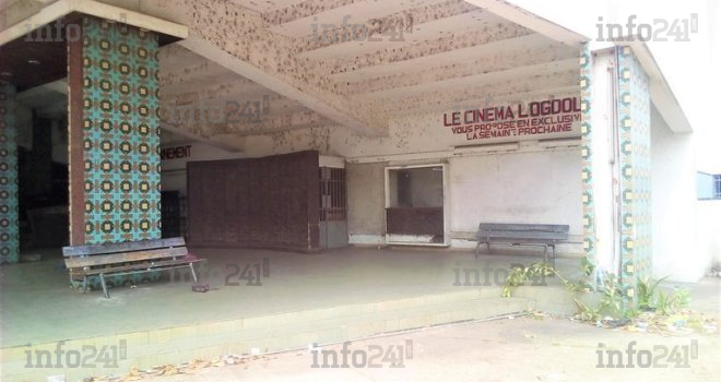 Le cinéma l’Ogooué en décrépitude en plein centre-ville de Port-Gentil
