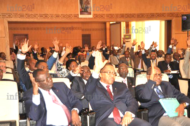 Révision constitutionnelle&nbsp;: sénateurs et députés gabonais accordent finalement leurs violons