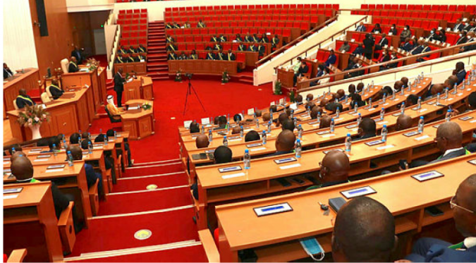 Questions orales&nbsp;: quand le gouvernement gabonais provoque la colère des députés