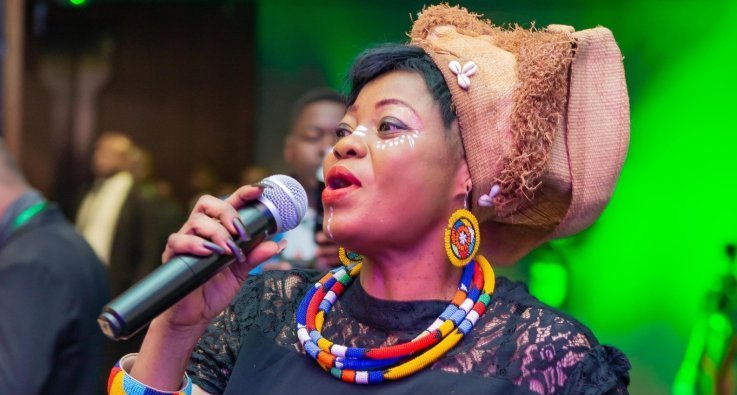 La chanteuse gabonaise Nicole Amogho dénonce le paraître dans «&nbsp;Ngounda Ngounda&nbsp;»