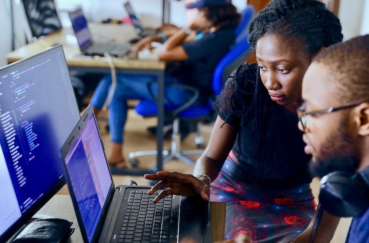 Plus de 3 millions d’Africains bientôt formés en Intelligence artificielle grâce à Intel et la BAD