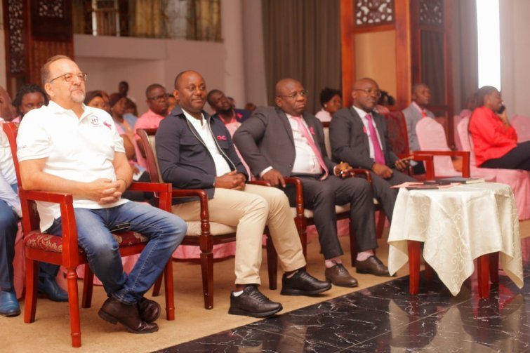 Cancers féminins&nbsp;: première sortie de MEDEVAC dans le cadre d’Octobre Rose à la Dette