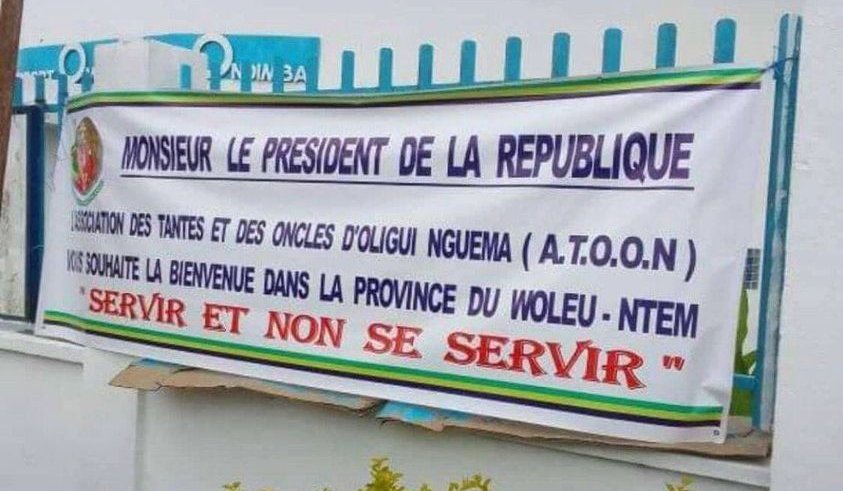Oligui Nguema chaudement accueilli à Oyem par ATOON, l’association de ses tantes et oncles