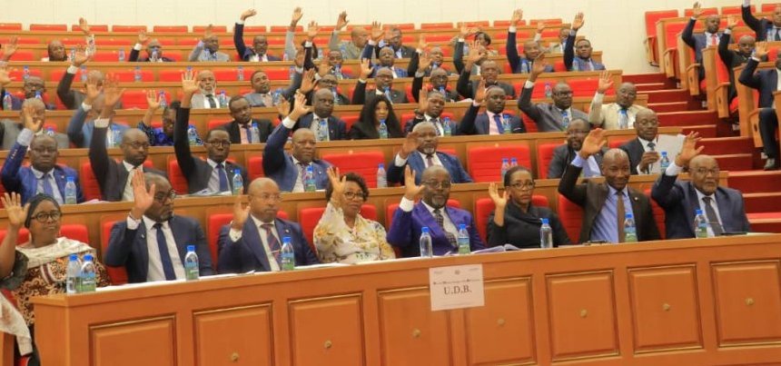Gabon&nbsp;: Malgré la controverse, les députés adoptent à l’unanimité la taxe d’habitation d’Oyima