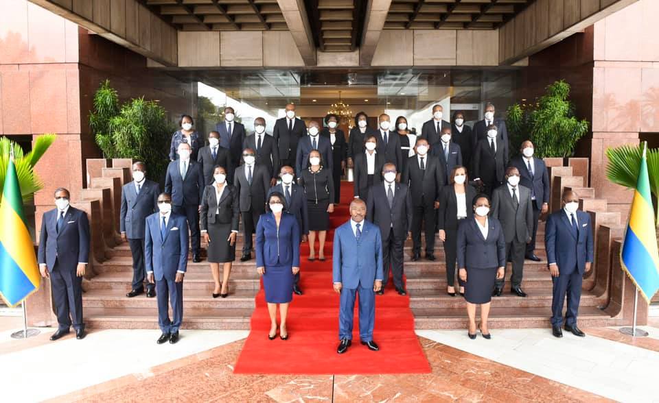 La photo officielle du gouvernement Ossouka avec Ali Bongo sans masque&nbsp;!
