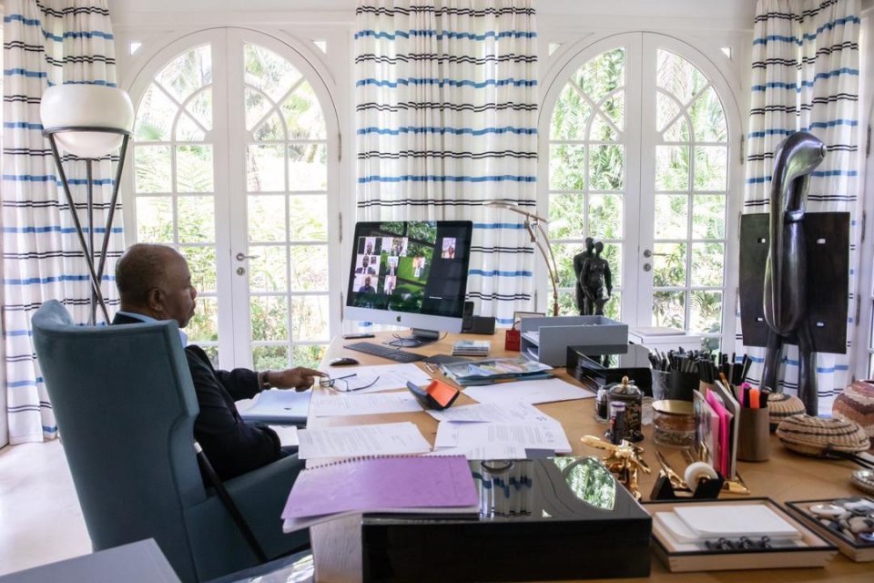 Confiné à son domicile, Ali Bongo dévoile l’intimité de son luxueux espace de travail&nbsp;!